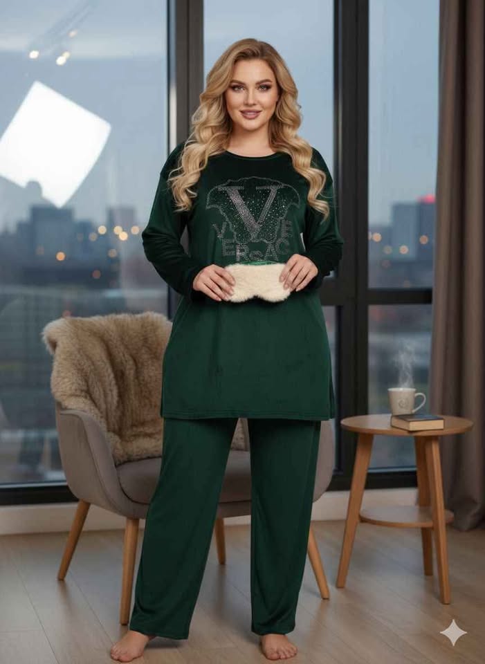 بيجامة قطيفة